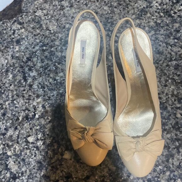 💯Authentic MIU MIU Crean  Leather Sandals whith heels sz36 - Picture 1 of 4